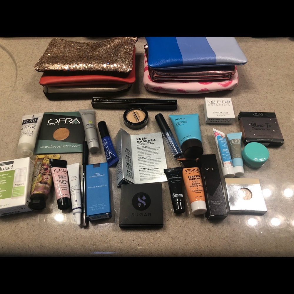 25 brand new Delux samples from Ipsy with 6 bags